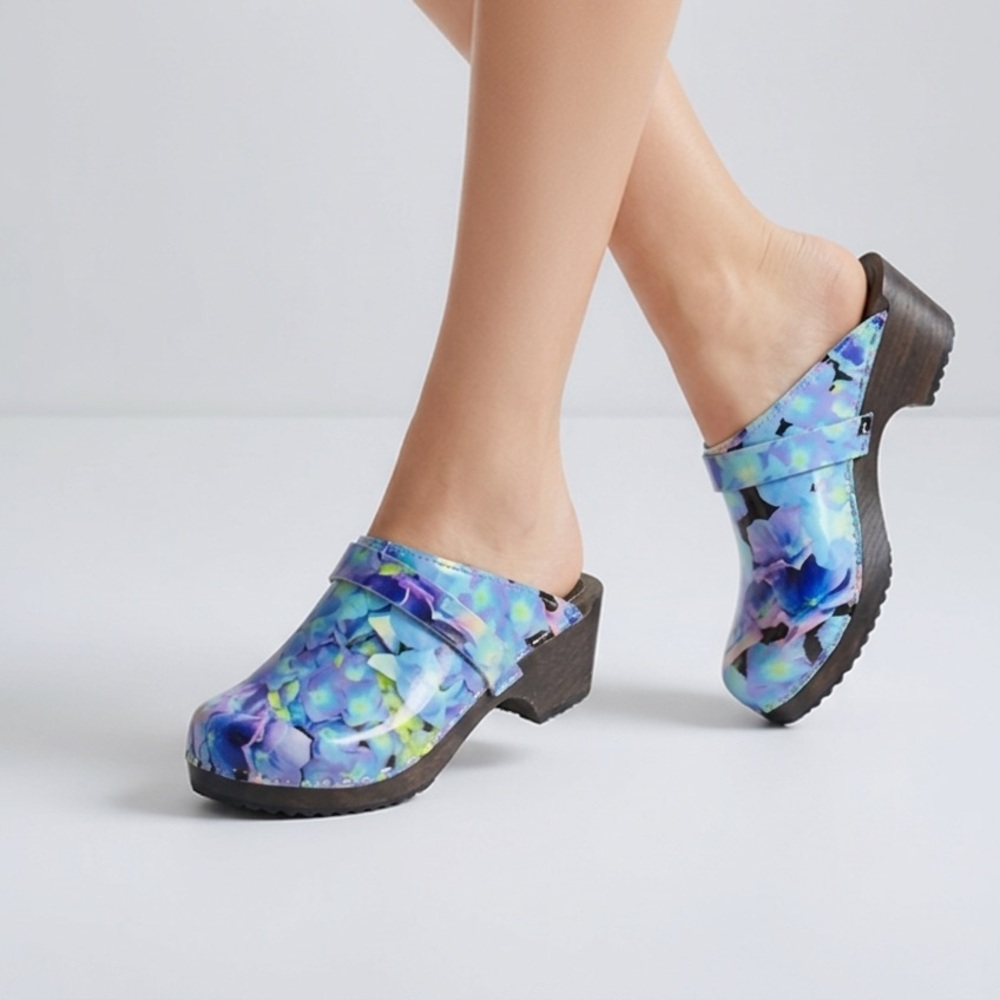 Cape‎ Clogs Womens Blue Hydrangea Floral Leather Swedish Wooden Clogs Shoes